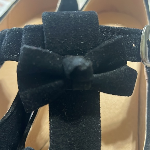 Black Low Heels With Bows and Buckle - Picture 2 of 4